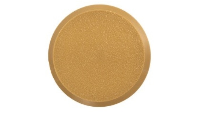 Patère murale ronde cappuccino avec surface texturée.