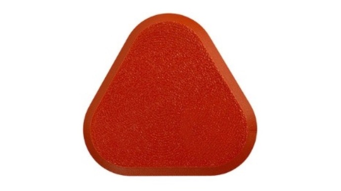 Patère murale triangle couleur brique avec finition texturée.